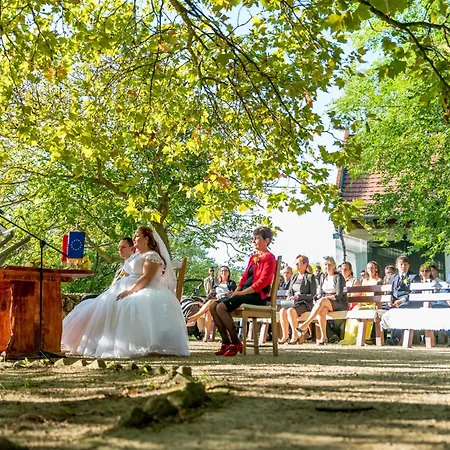 Somogy Kertje üdülőfalu és étterem Bonnya