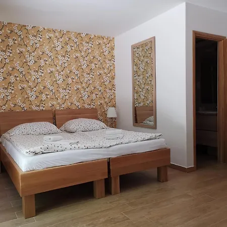 Somogy Kertje Ueduelofalu Es Etterem