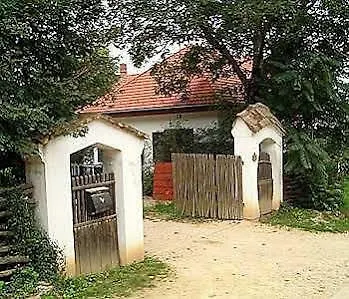 Somogy Kertje Ueduelofalu Es Etterem Hotel Bonnya