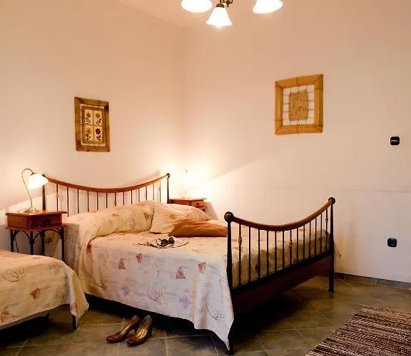 Somogy Kertje Ueduelofalu Es Etterem 3* Bonnya