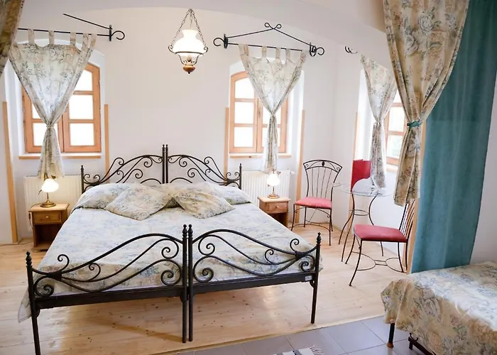 Somogy Kertje Ueduelofalu Es Etterem 호텔 Bonnya