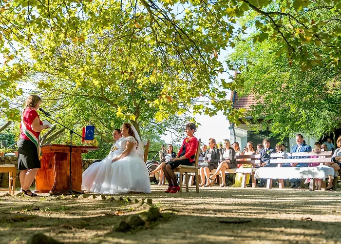 Somogy Kertje Ueduelofalu Es Etterem Bonnya